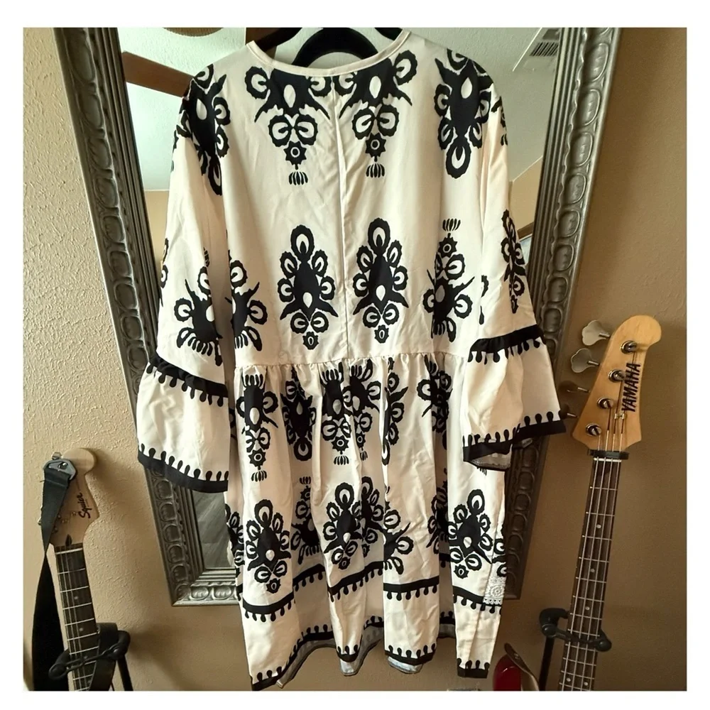 Betty Cream Boutique+ Faux Embroidered Cream: White Lace & Black Accents NWT 3X